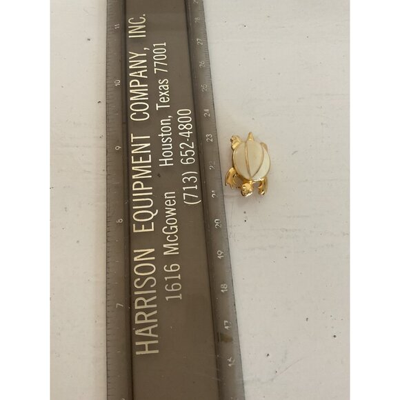 Vintage Gold Tone Turtle Brooch Pin With Cream Enamel Shell - Picture 4 of 6